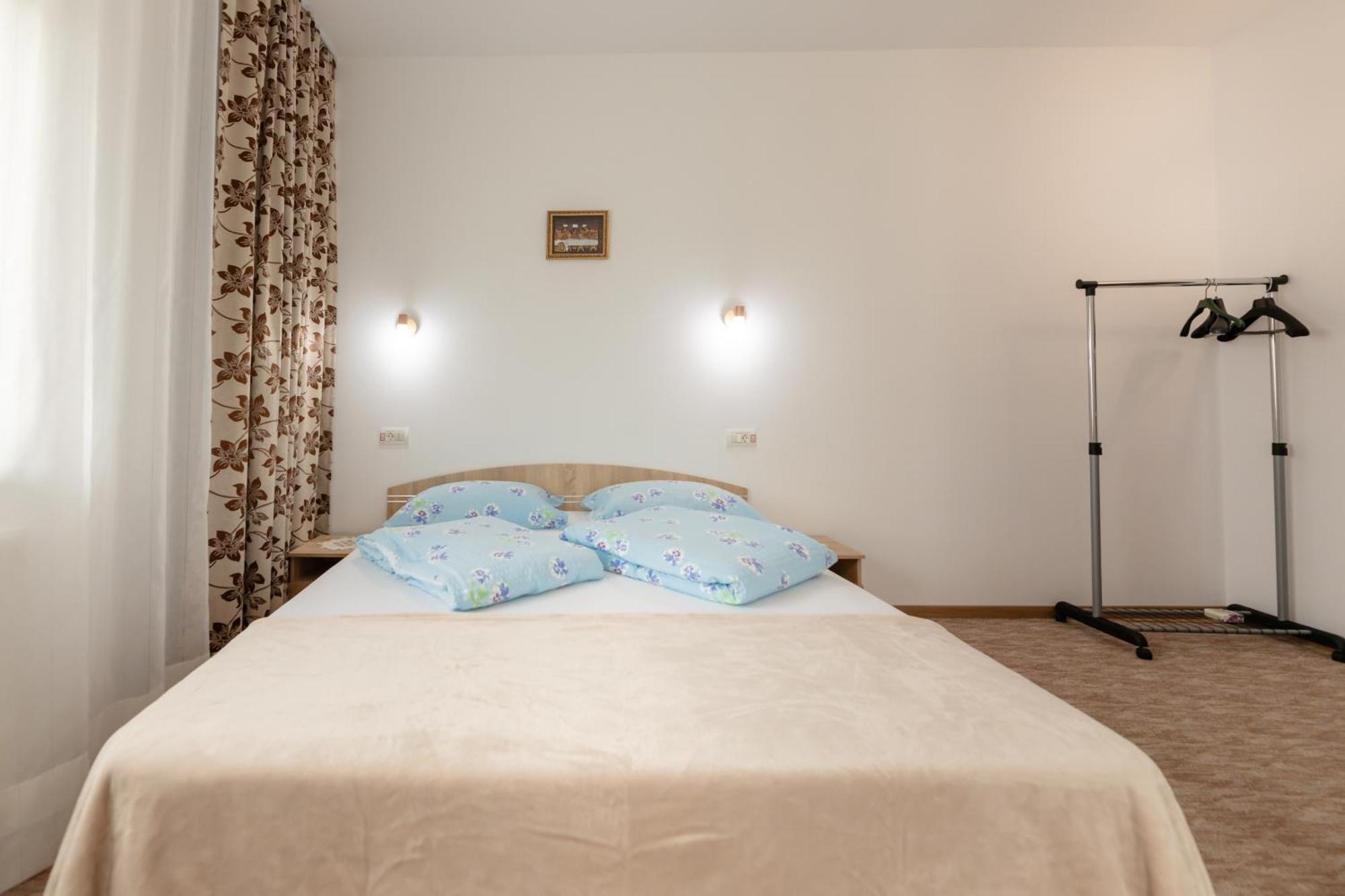 Pensiunea Trei Stejari Slimnic Bagian luar foto