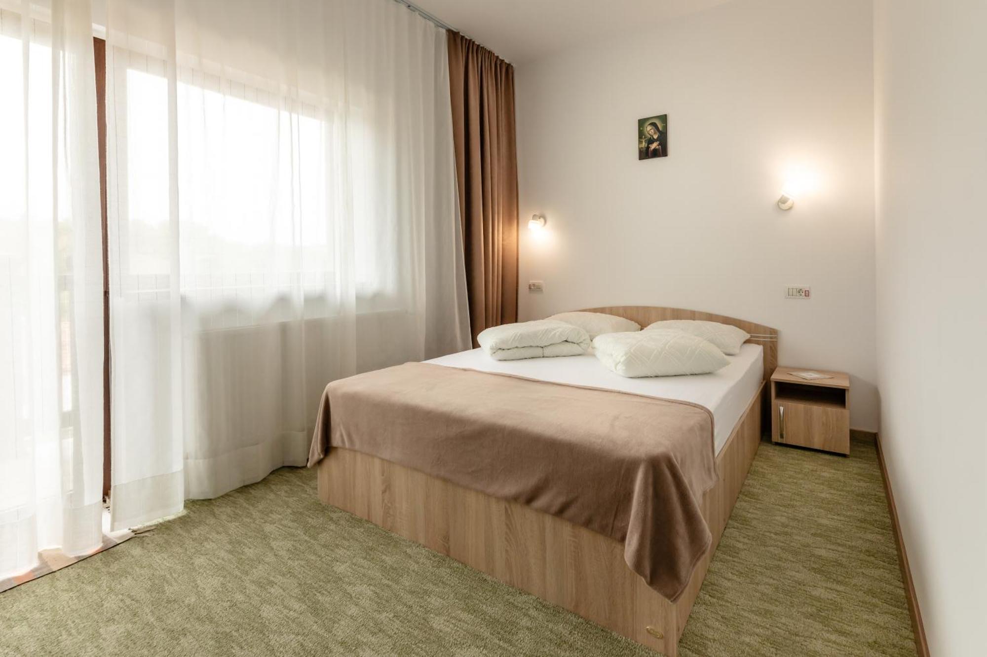 Pensiunea Trei Stejari Slimnic Bagian luar foto